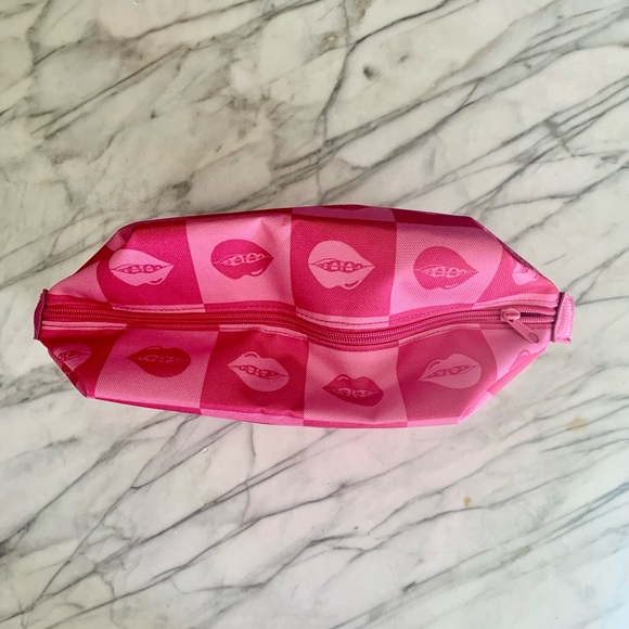 *SOLD* 2023 Give Lip Makeup Bag - Picture 6 of 6